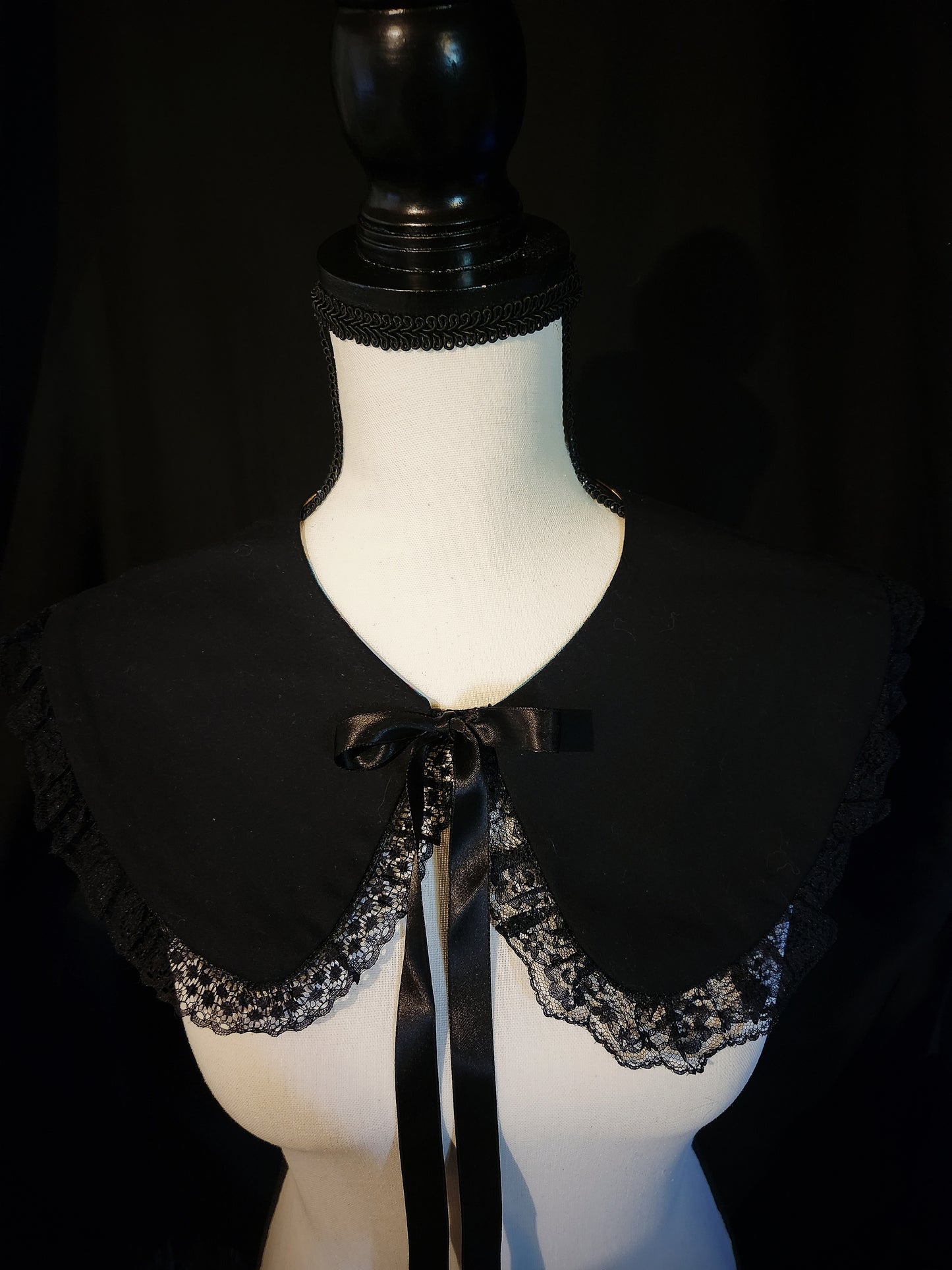 Black Ghost Ruffle Collar