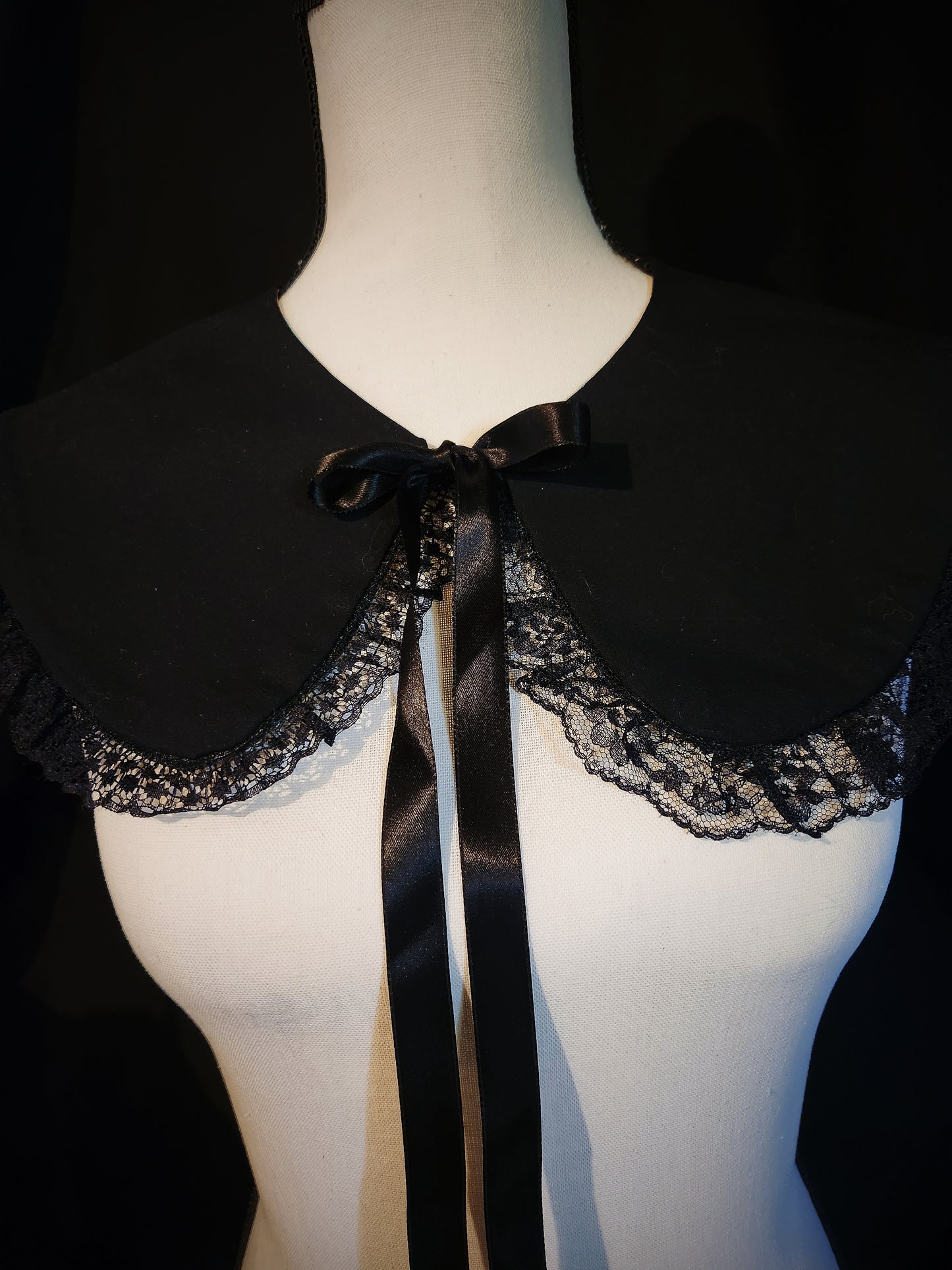 Black Ghost Ruffle Collar