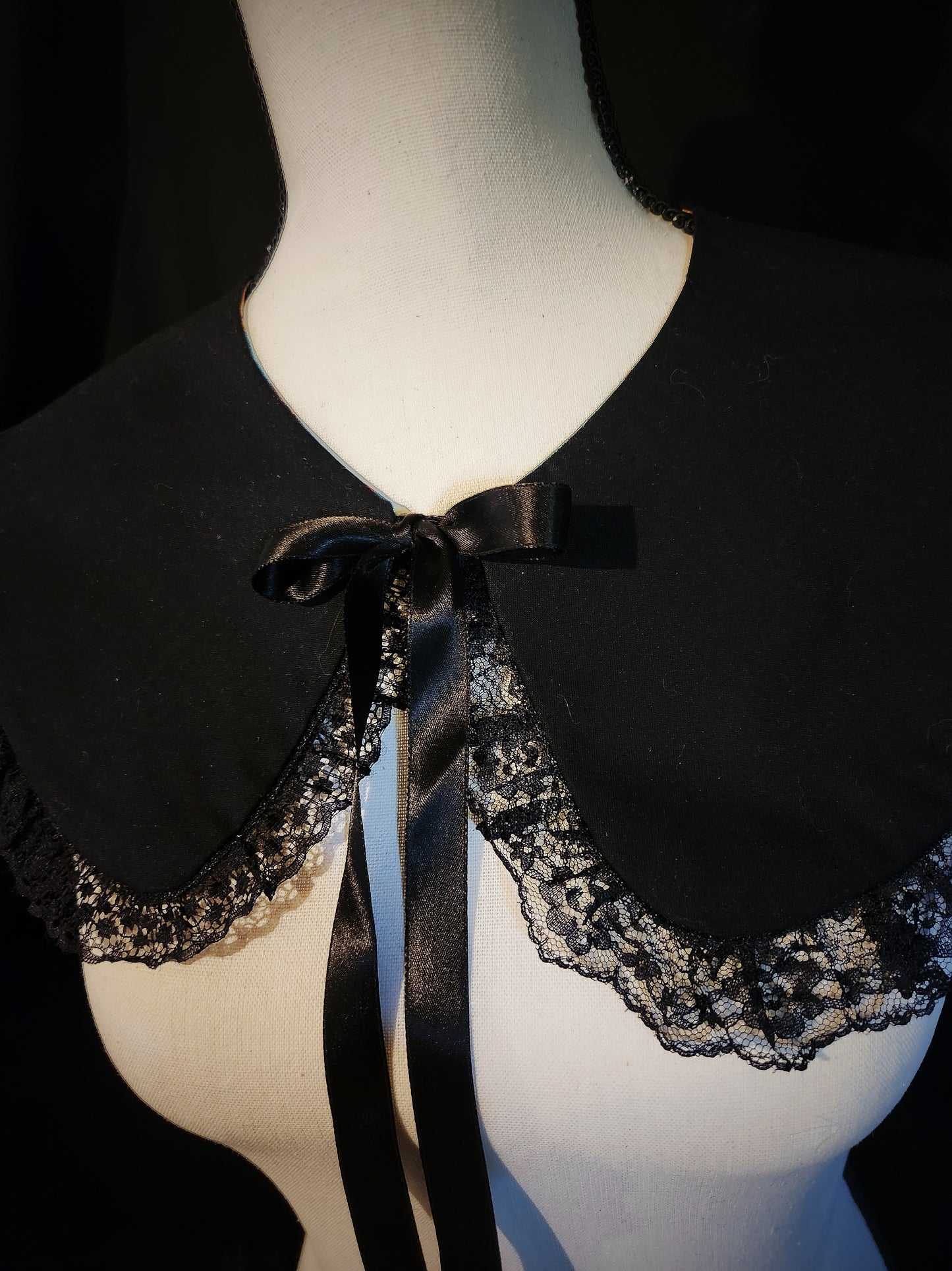 Black Ghost Ruffle Collar