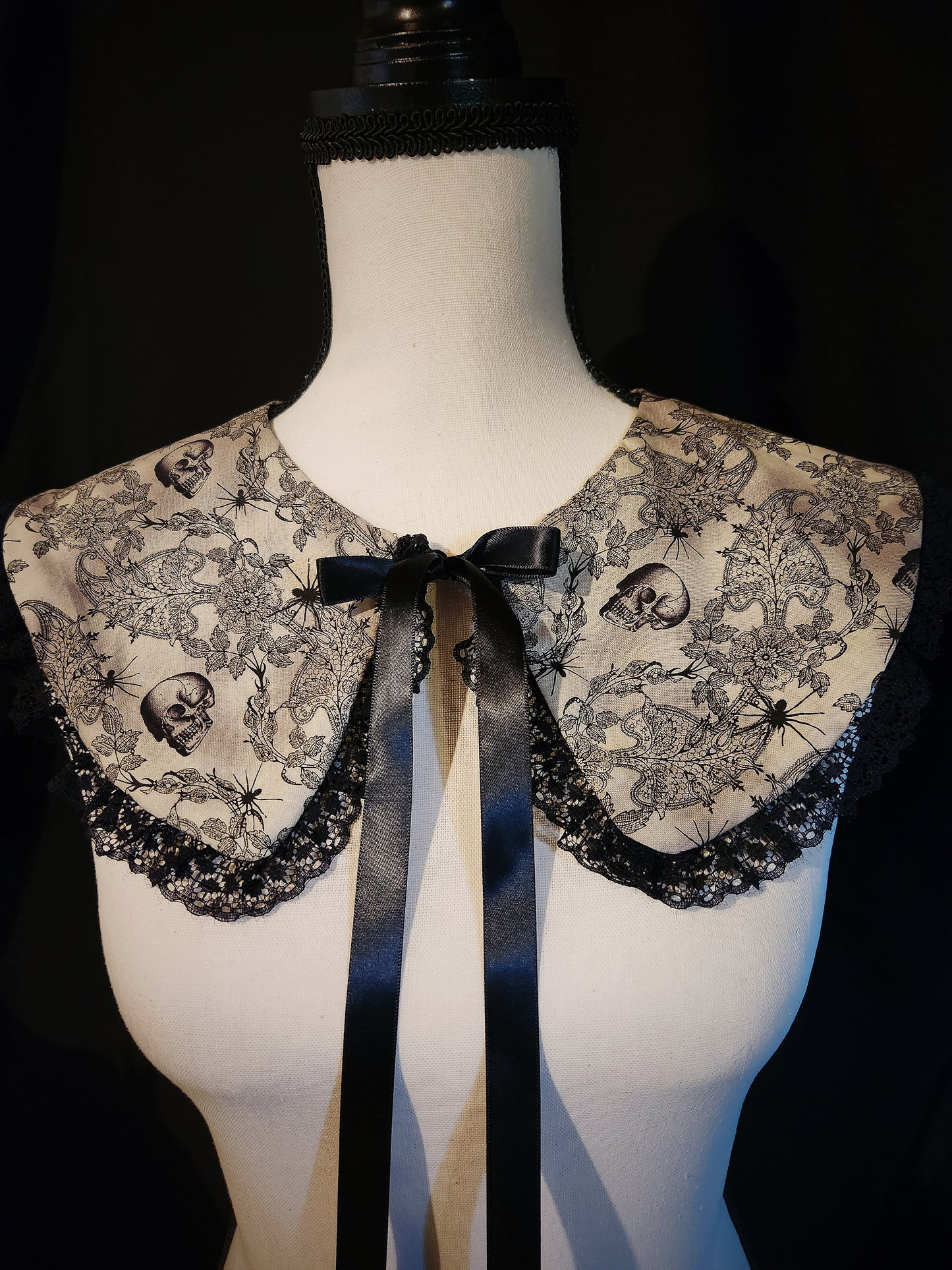 Vintage Spider Ruffle Collar
