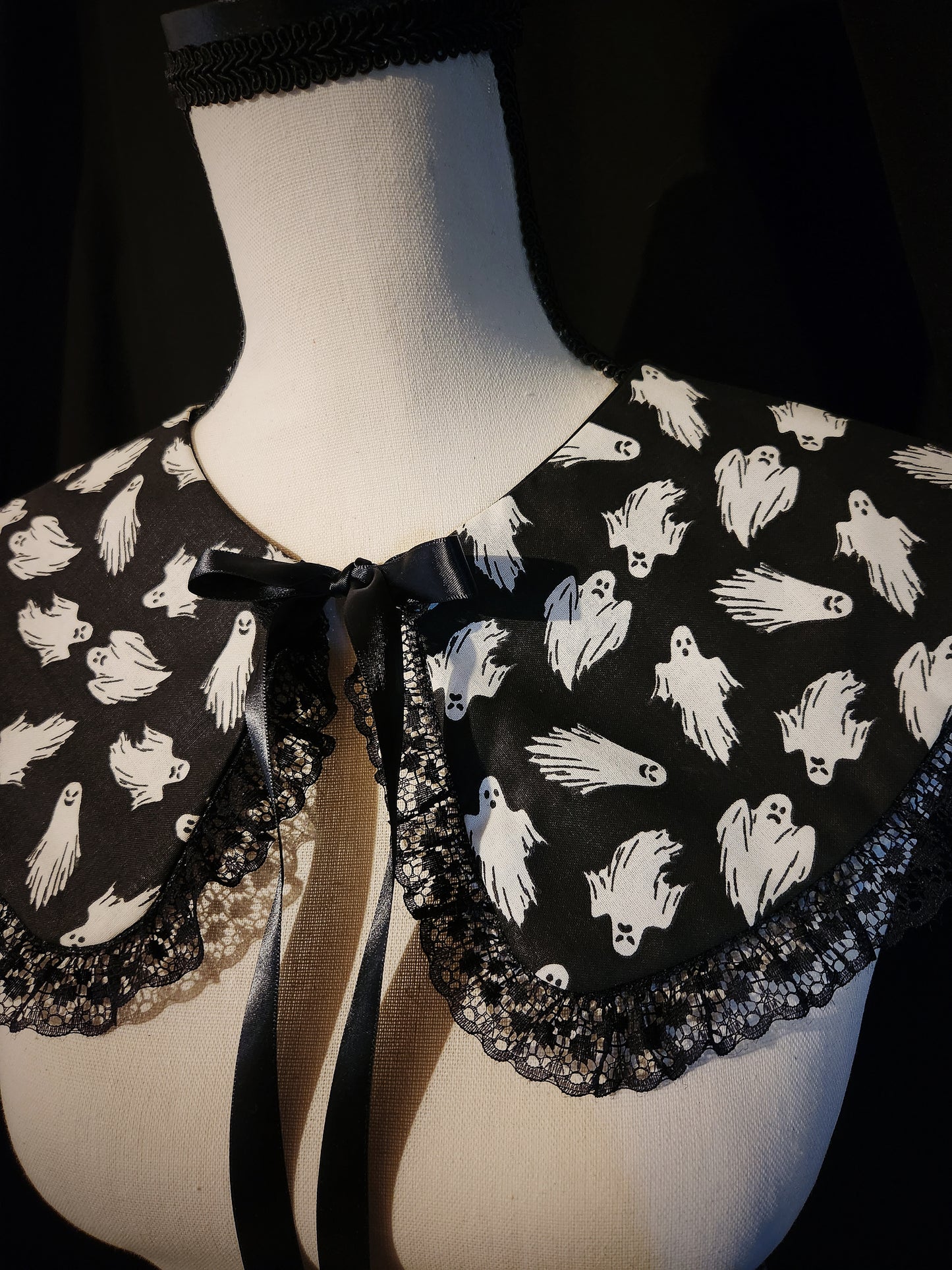 Black Ghost Ruffle Collar