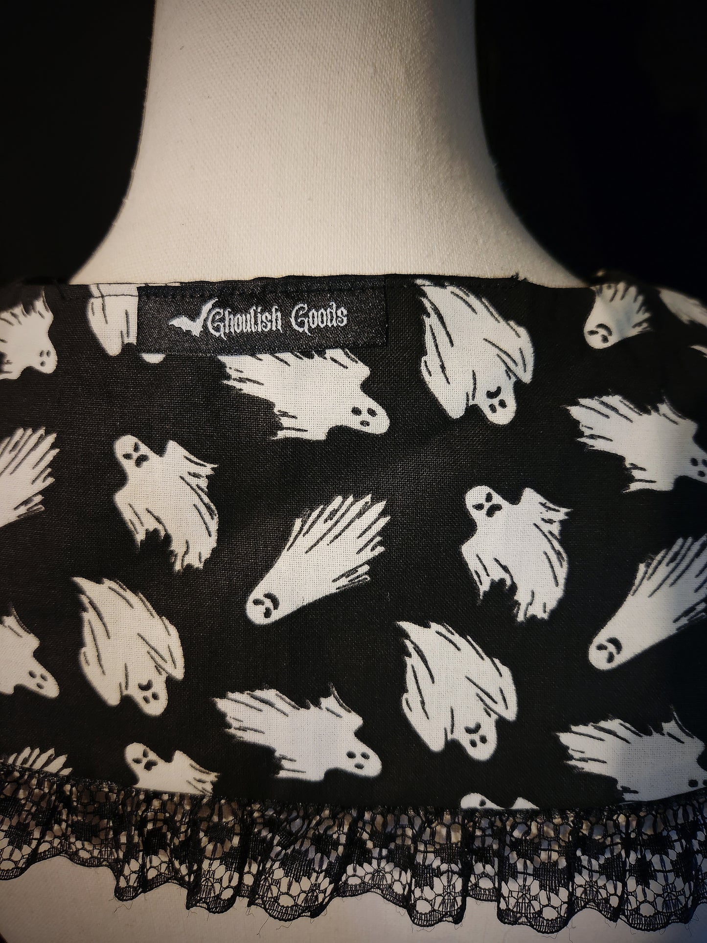 Black Ghost Ruffle Collar