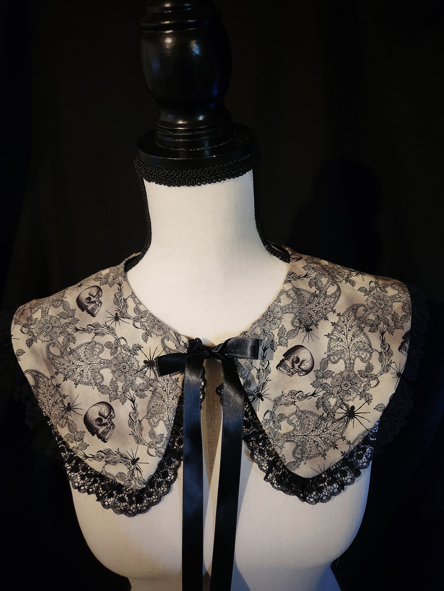 Vintage Spider Ruffle Collar