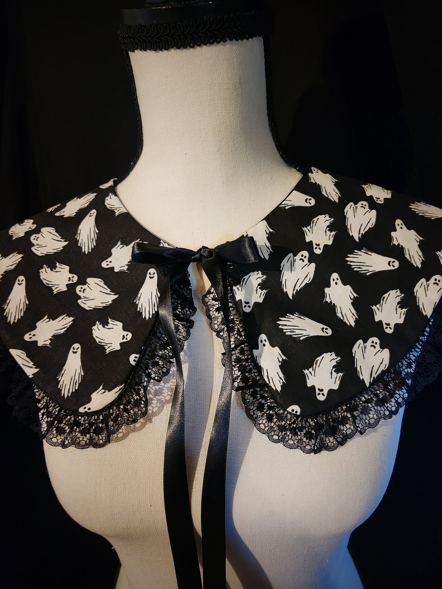 Black Ghost Ruffle Collar